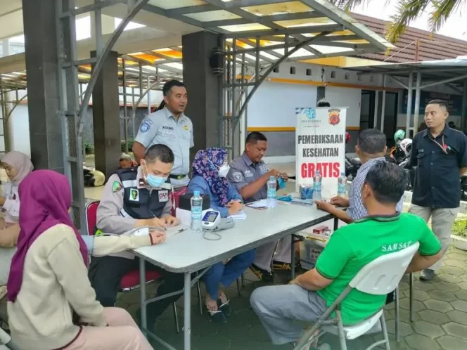 
					Jasa Raharja Subang Gelar Pengobatan Gratis Bersama Bidokkes Subang di Samsat Subang