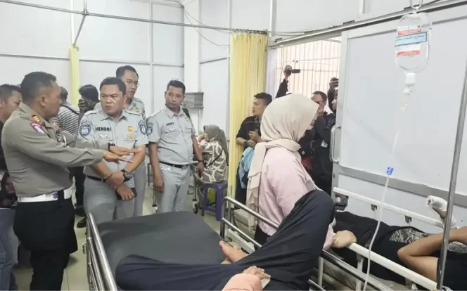 
					Jasa Raharja Jamin Seluruh Korban Kecelakaan Lalu Lintas di Tol Cisumdawu KM 189 Kabupaten Sumedang