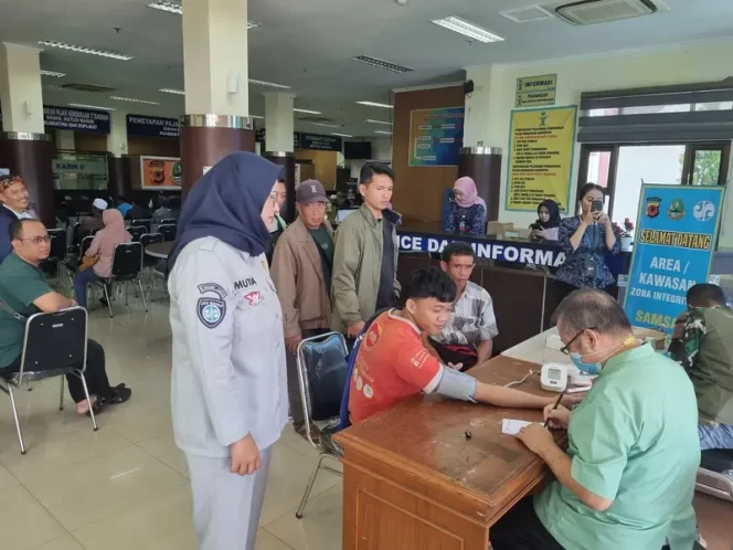 
					Upaya Keselamatan Lalu Lintas, Jasa Raharja Cabang Cirebon  Berikan Layanan Kesehatan Gratis
