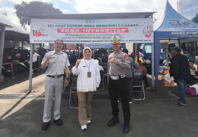 
					Peninjauan Gedung Arsip R4 oleh Jasa Raharja Cabang Bandung, Kapus P3DW Bandung III Soekarno Hatta dan Kasie STNK