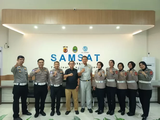 
					Kunjungan Kerja Jasa Raharja Cabang Bandung, Kepolisian, dan Bapenda ke Samsat Digital Terminal Leuwi Panjang dalam Rangka Koordinasi dan Sinergi Layanan