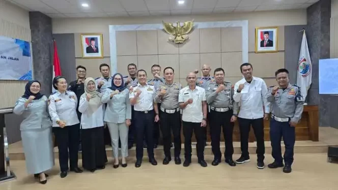 
					Jasa Raharja Kanwil Utama Jawa Barat Adakan Forum Komunikasi Lalu Lintas Bahas Upaya Keselamatan