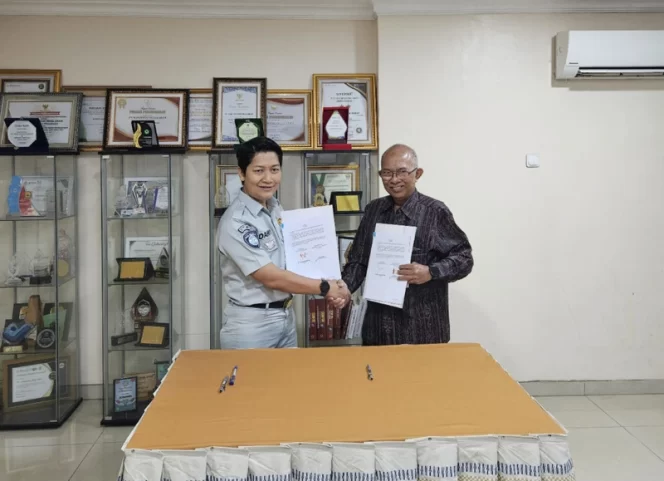 
					Penandatanganan Perjanjian Kerja Sama (PKS) Working Space Jasa Raharja Cabang Cirebon dengan Rumah Sakit Mitra Plumbon Cirebon