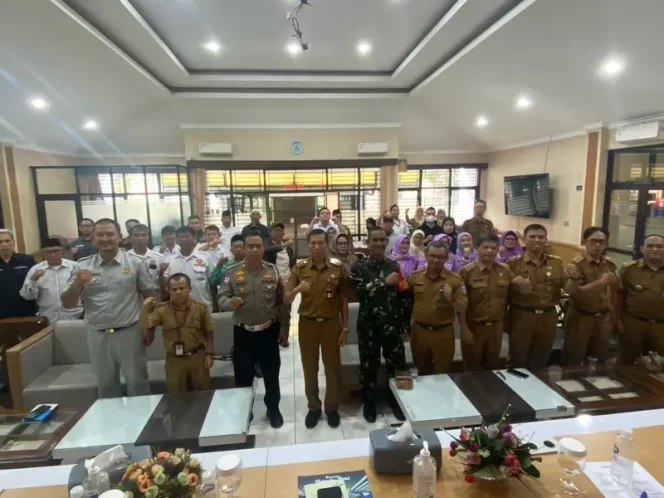 
					Jasa Raharja Cabang Bandung Bersama Danramil dan Kapolsek melakukan Kunjungan Sosialisasi Pelayanan Samsat Keliling di Kecamatan Bojongloa Kidul