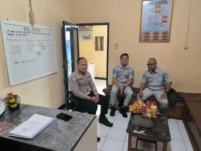 
					Upaya Keselamatan Lalu Lintas, Jasa Raharja Cabang Cirebon Gelar Forum Komunikasi Lalu Lintas di Polres Majalengka