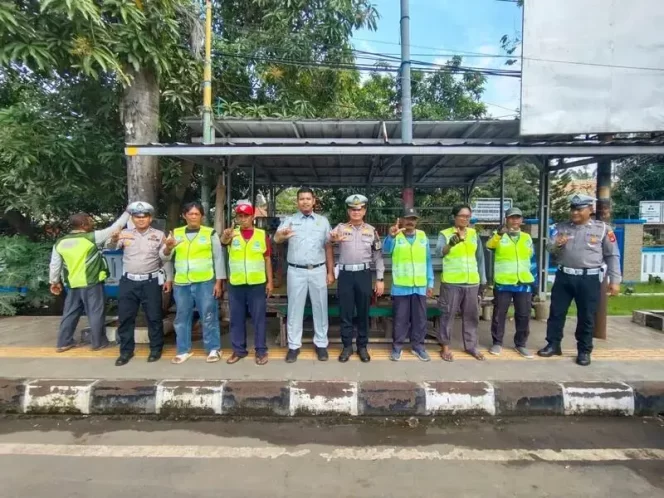 
					Jasa Raharja Indramayu dan Polres Indramayu Gelar Aksi Simpatik untuk SUPELTAS, Dukungan Nyata di Titik Rawan Kecelakaan