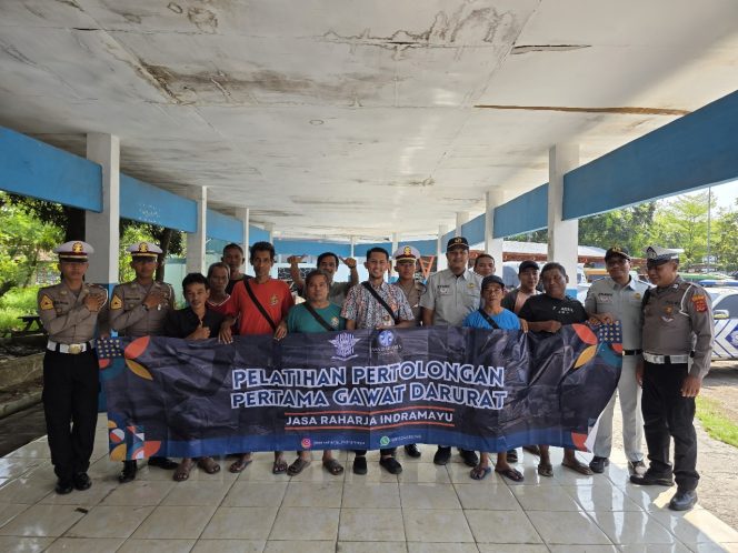 Jasa Raharja Cabang Indramayu Bersama dengan Tim Medis RSUD Indramayu Melaksanakan Kegiatan PPGD (Pertolongan Pertama Gawat Darurat) di Kecamatan Tukdana Kabupaten Indramayu