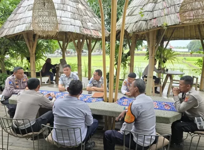 
					Jasa Raharja Bekasi Bersama Tim Pembina Samsat Kota Bekasi Meriahkan Gebyar Pelayanan Publik HUT Bhayangkara ke-79 Dengan Membuka Layanan Samsat Keliling di Plaza GOR Patriot Bekasi