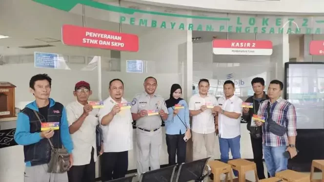 
					Jasa Raharja Cabang Cirebon Apresiasi Kepada Masyarakat Taat Pajak Melalui Program Voucher Di Samsat Kab Cirebon
