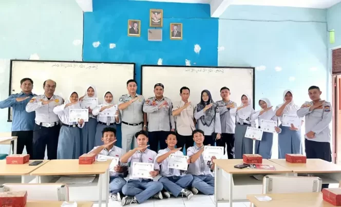 
					Jasa Raharja Cabang Cirebon Gelar Pengajar Peduli Keselamatan Lalu Lintas (PPKL) di SMAN 1 Plumbon Kab Cirebon