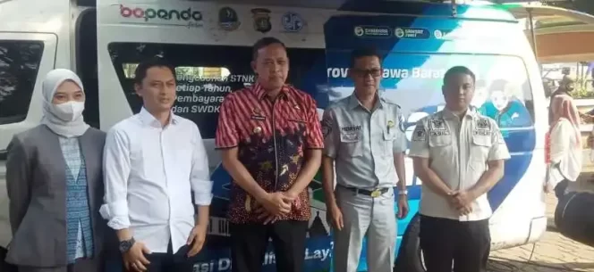 
					Walikota Bekasi Tri Adhianto Mengajak Warga Kota Bekasi Manfaatkan Layanan Samsat Keliling pada acara “Abdi Nagri Nganjang Ka Warga”