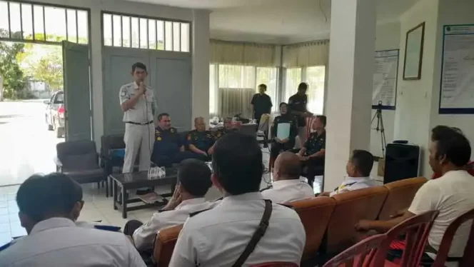 
					PJ Samsat Pangandaran Gelar Sosialisasi Keamanan dan Keselamatan Pelayaran di LLASDP Majingklak