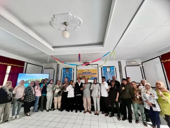 
					Jasa Raharja Kanwil Jabar Bersinergi dengan Stakeholder Adakan Sosialisasi Pengurusan Santunan dan Berkeselamatan Lalu Lintas di Titik Rawan Laka Kabupaten Bandung Barat