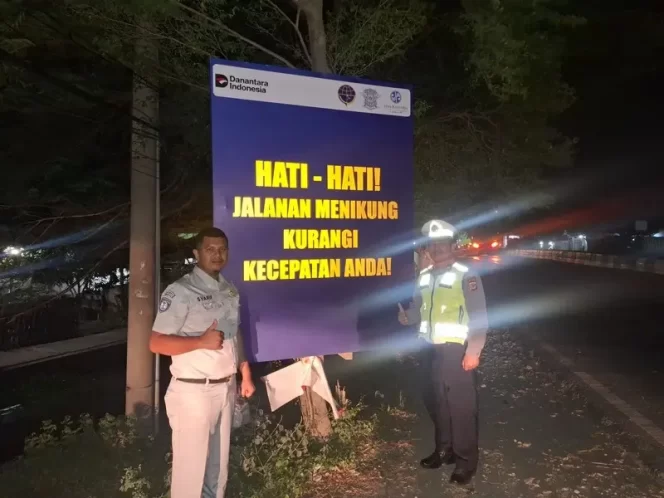 
					Jasa Raharja dan Polres Indramayu Gelar Aksi Nyata dengan Pemasangan Spanduk Reflektor di Titik Rawan Kecelakaan