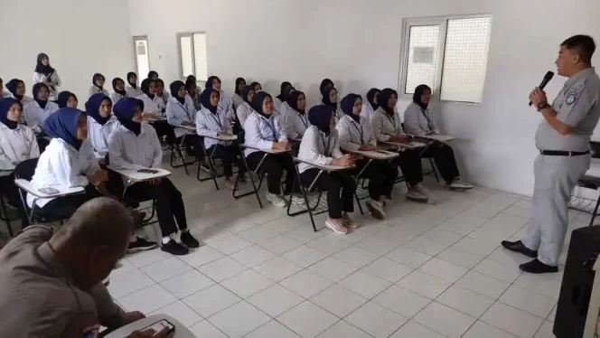 
					Upaya Keselamatan Lalu Lintas, Jasa Raharja Cabang Cirebon Mengadakan Safety Riding di Plumbon Kab Cirebon
