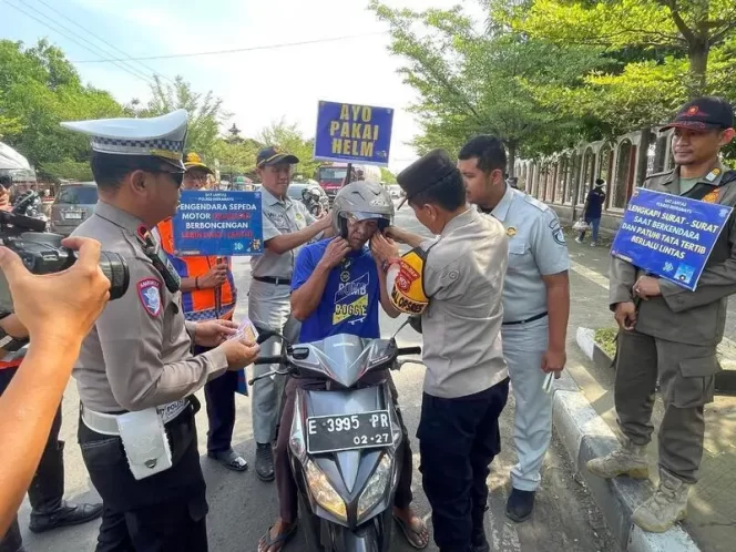 
					Demi Meningkatkan Kepatuhan Berlalu Lintas, Jasa Raharja Bersama Polres Indramayu dan Unsur Gabungan Gelar Aksi Simpatik “Tertib Berlalu Lintas Menuju Indonesia Emas”