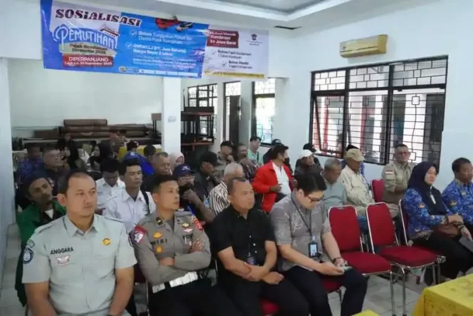 
					Kegiatan Sosialisasi Perpanjangan Program Pemutihan oleh Jasa Raharja Cabang Bandung dan Tim Pembina Samsat Bandung Soekarno Hatta di Kantor Kecamatan Antapani