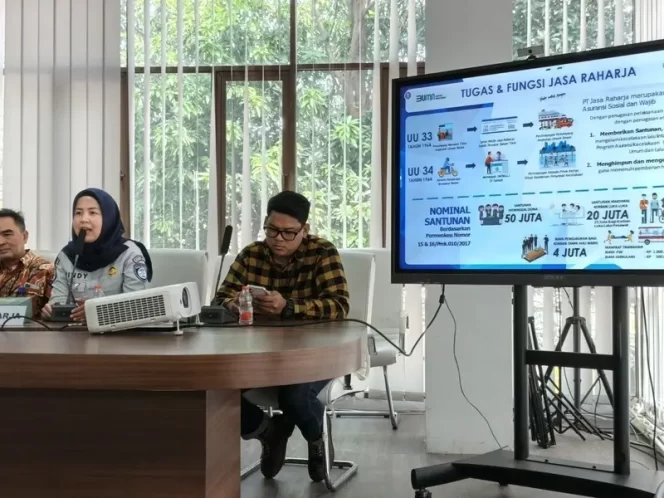 
					Sosialisasi Perpanjangan Program Pemutihan oleh Jasa Raharja Cabang Bandung di MPP Kecamatan Sumur Bandung