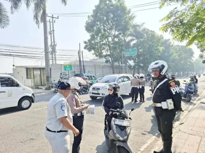 
					Jasa Raharja Kanwil Jabar Kembali Turut Dalam Pemeriksaan Kendaraan Operasi Gabungan dengan Tim Pembina Samsat Kabupaten Bandung II Soreang