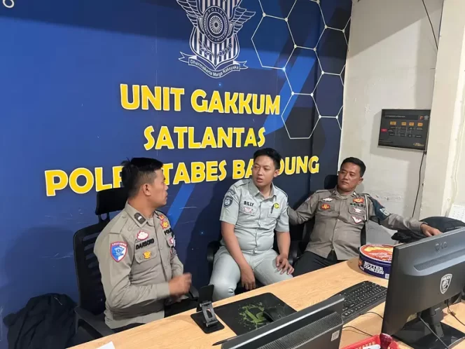 
					Kunjungan Kerja Jasa Raharja Bandung dengan Unit Gakkum Polrestabes Bandung untuk Tingkatkan Koordinasi dan Strategi Pengurangan Kecelakaan Lalu Lintas