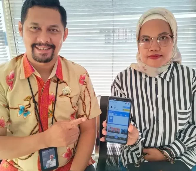 
					Upaya Keselamatan Berlalulintas, Jasa Raharja Karawang Sebar Spanduk Himbauan Di Titik Rawan Kecelakaaan