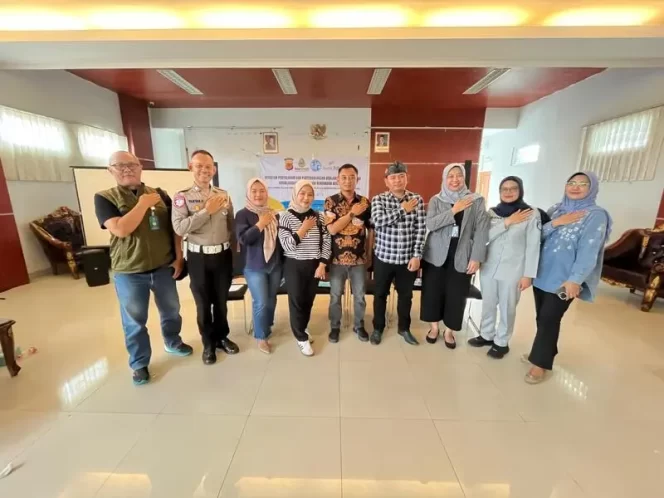 
					Jasa Raharja Kanwil Jabar Bersama Stakeholder terkait Sosialisasikan Program Pemutihan Pembayaran PKB dan SWDKLLJ di Kecamatan Katapang