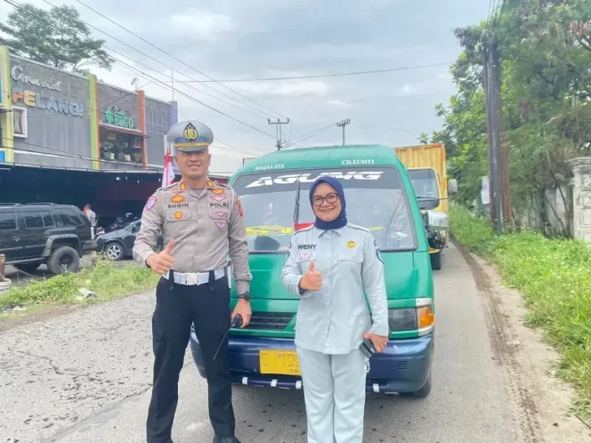 
					Samsat Rancaekek Gelar Operasi Gabungan Di Masa Pemutihan Pajak, Imbau Wajib Pajak Manfaatkan Kesempatan Hingga 30 September 2025
