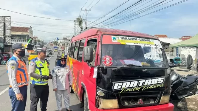 
					Jasa Raharja Tasikmalaya Bersama Stakeholder Gelar Operasi Gabungan Pemeriksaan Pajak Kendaraan di Sansibar Maktal