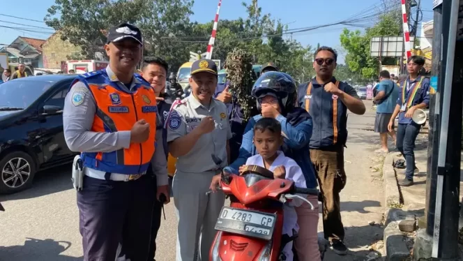 
					Jasa Raharja Bandung Gelar Sosialisasi Disiplin Perlintasan Sebidang Kolaborasi Dengan  Komunitas Edan Sepur