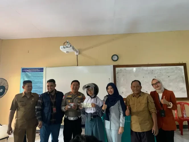
					Jasa Raharja dan Tim Samsat Kampanyekan Pentingnya Ketaatan Pajak Kendaraan Bermotor dan Keselamatan Berkendara di SMA Negeri 1 Anjatan
