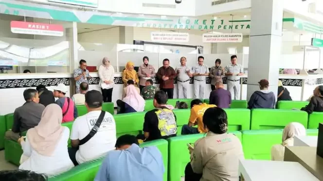 
					Peringati Hari Keselamatan Transportasi, Jasa Raharja Cabang Cirebon Kampanyekan Keselamatan Berkendara bersama Tim Pembina Samsat Kab Cirebon