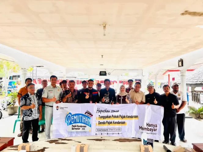 
					Jasa Raharja Indramayu, Tim Samsat Induk Haurgeulis dan Bapenda Kab Indramayu Ajak Warga Gabus Wetan Patuh Pajak dan Tertib Berlalu Lintas