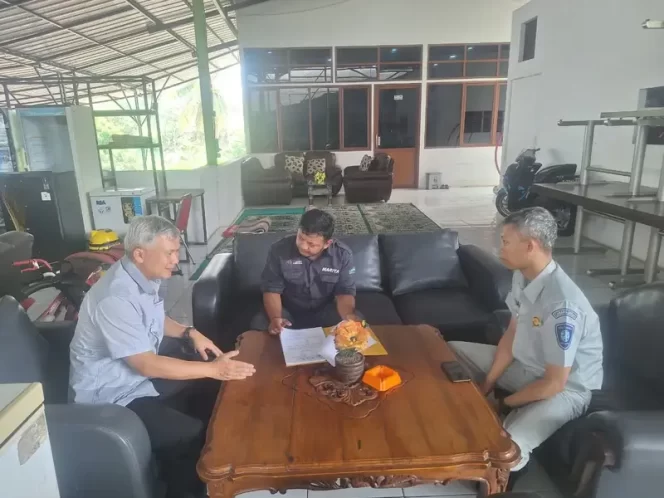 
					Tingkatkan Kepatuhan, Samsat Cianjur Lakukan Pembinaan Langsung ke Pelaku Usaha