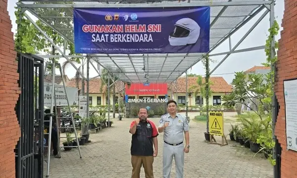 Upaya Keselamatan Lalu Lintas, Jasa Raharja Cabang Cirebon Pasang Spanduk Himbauan Keselamatan Lalu Lintas di Kecamatan Gebang, Cirebon