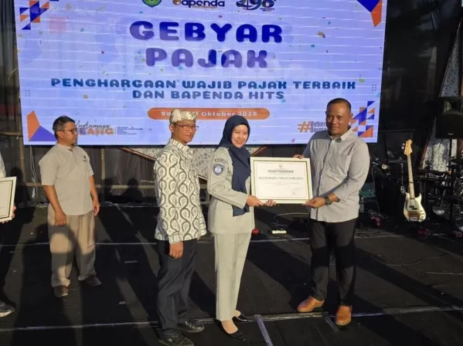 
					PT Jasa Raharja Cabang Indramayu Raih Penghargaan dari Bupati Indramayu