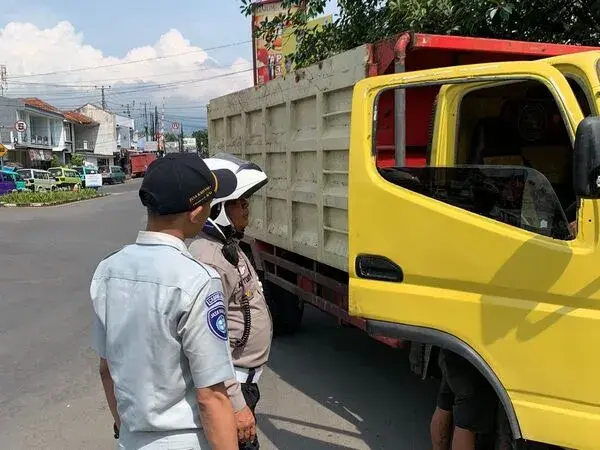 Jasa Raharja Sukabumi Bersama Mitra Gelar Operasi Pemeriksaan Pajak Kendaraan Bermotor di Bundaran Terminal Pasir Hayam