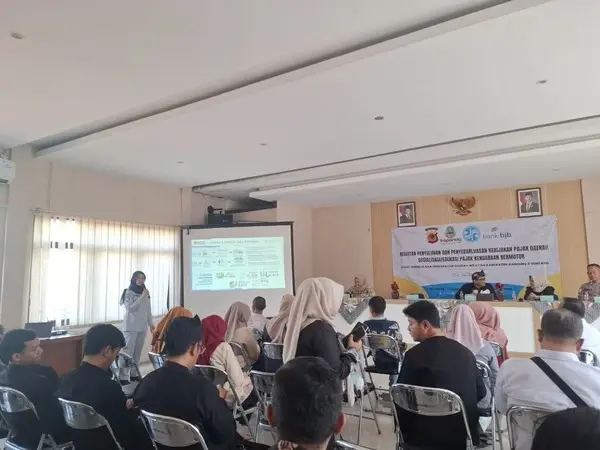 Jasa Raharja Kanwil Jabar Bersama Stakeholder terkait Sosialisasikan Pajak Kendaraan Bermotor dan SWDKLLJ di Kecamatan Dayeuhkolot Kabupaten Bandung