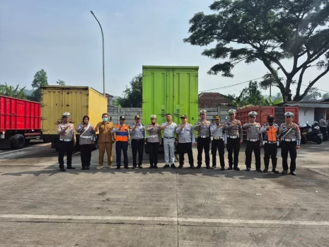 
					Tekan Angka Kecelakaan, Jasa Raharja Jawa Barat Gelar Sosialisasi Keselamatan Bagi Pengemudi Bersama Polres dan Instansi Terkait di Kabupaten Sumedang