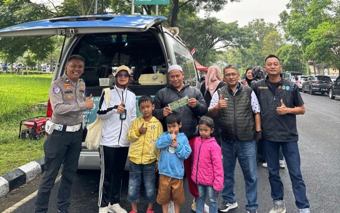 
					Jasa Raharja Kanwil Jabar Bersama Mitra Melaksanakan SASAGON ( Samsat Siaga Pelayanan Dinten Minggon )