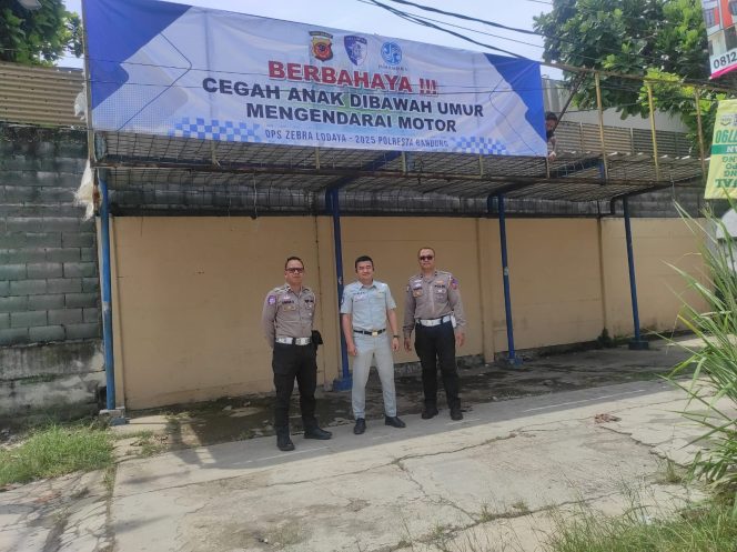 
					Jasa Raharja Jawa Barat Lakukan Pemasangan Spanduk Himbauan Keselamatan Lalu Lintas Mendukung Operasi Zebra Lodaya 2025 di Kabupaten Bandung