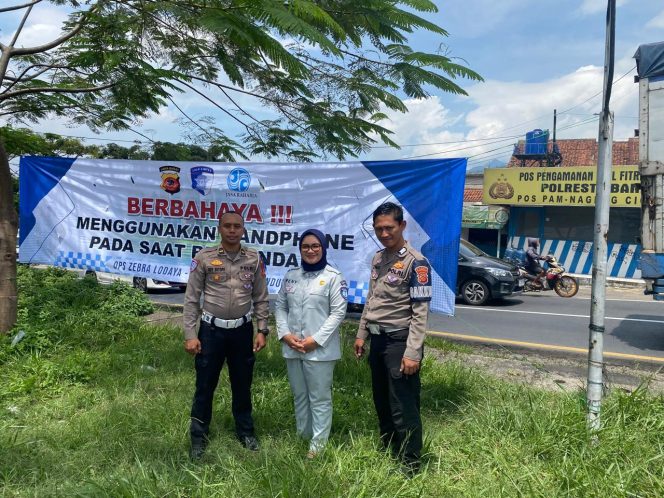 
					Jasa Raharja Samsat Rancaekek Lakukan Pemasangan Spanduk Himbauan Keselamatan Lalu Lintas Mendukung Operasi Zebra Lodaya 2025