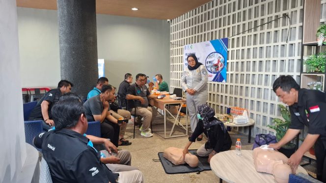 
					Jasa Raharja Cabang Cirebon Gelar Pelatihan Pertolongan Pertama Gawat Darurat (PPGD) Dan Berikan Layanan Kesehatan Gratis di PO Bhinneka Shuttle Kota Cirebon