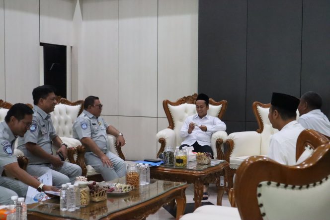 
					PT Jasa Raharja dan P3D Wilayah Kabupaten Tasikmalaya Laksanakan Audiensi dengan Bupati Tasikmalaya untuk Tingkatkan Pendapatan PKB, SWDKLLJ, dan Opsen Pajak Kendaraan 