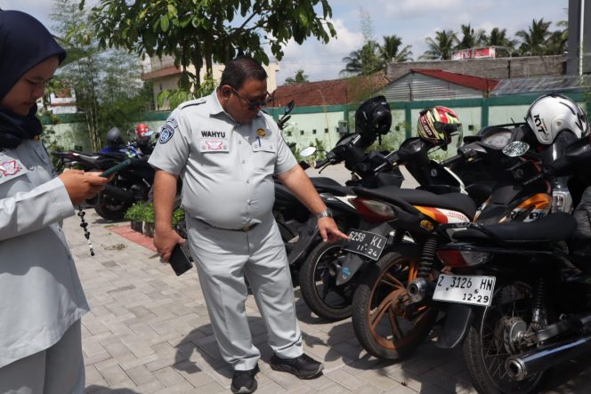 
					Jasa Raharja Tasikmalaya Bersama P3D Wilayah Kota Tasikmalaya Gelar Penelusuran Penunggak Pajak Menggunakan Aplikasi PANAH PASOPATI