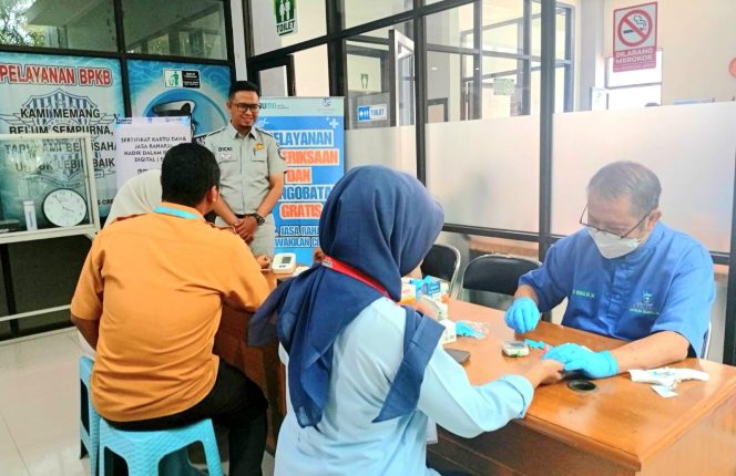 
					Upaya Keselamatan Lalu Lintas, Jasa Raharja Cabang Cirebon Berikan Layanan Kesehatan Gratis di Samsat Ciledug