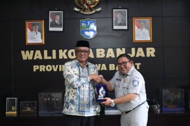 
					PT Jasa Raharja Cabang Tasikmalaya dan P3D Kota Banjar Audiensi dengan Wali Kota Banjar, Bahas Optimalisasi PKB dan Keselamatan Lalu Lintas