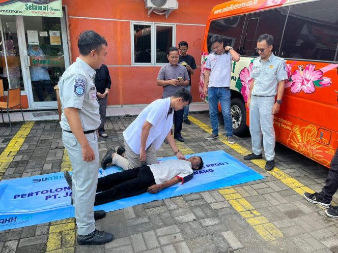 
					Dukung Zero Accident, Jasa Raharja Karawang Berikan Pelatihan PPGD Bagi Pengemudi PO Selamat Anugrah Jaya