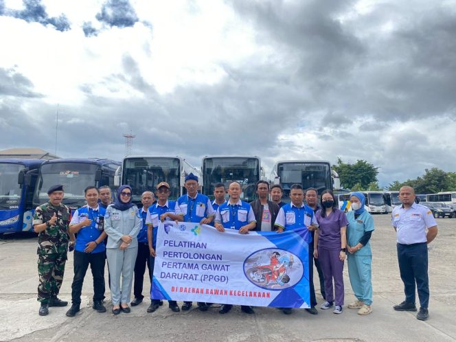 
					Jasa Raharja Jawa Barat Gelar Giat PPGD, Pengobatan Gratis, dan Penempelan Stiker Practical Guidance di PO DAMRI Bandung