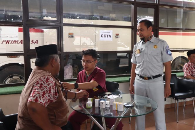
					Jasa Raharja Cabang Tasikmalaya Gelar Pemeriksaan Kesehatan dan Pengobatan Gratis bagi Awak Kendaraan PO Primajasa Jelang Nataru 2025–2026