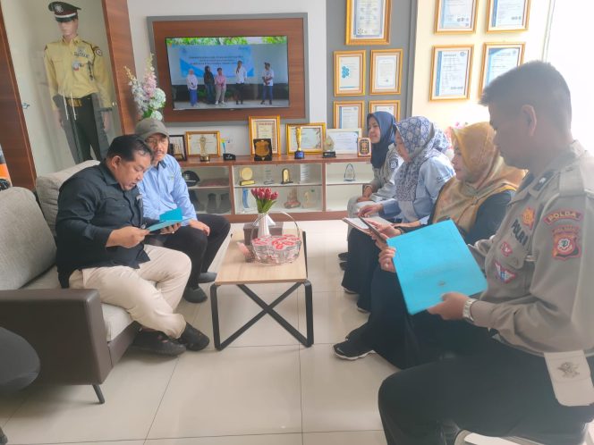 
					Perkuat Kerjasama Antara Jasa Raharja Bandung Bersama Tim Pembina Samsat Kawaluyaan Dengan Perusahaan Swasta Untuk Perpanjangan PKB dan SWDKLLJ